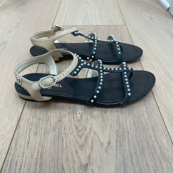Authentic Chanel Leather Pearl Embellished Strappy Flat Sandals Size EU 37.5 - Picture 6 of 10